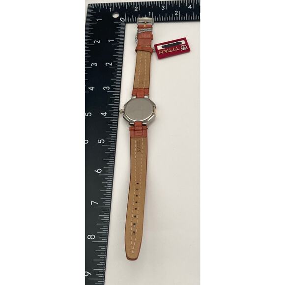 Titan Women's Quartz 28mm Watch -  E 193 India-New Battery - Adjustable Band WR - Picture 9 of 10